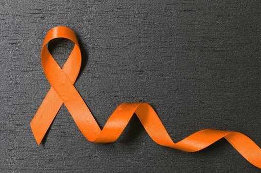 A campanha de cor laranja é dedicada à atenção para a esclerose múltipla (EM), doença que atinge cerca de 35 mil pacientes apenas no Brasil e que pode inclusive afetar a visão do paciente.